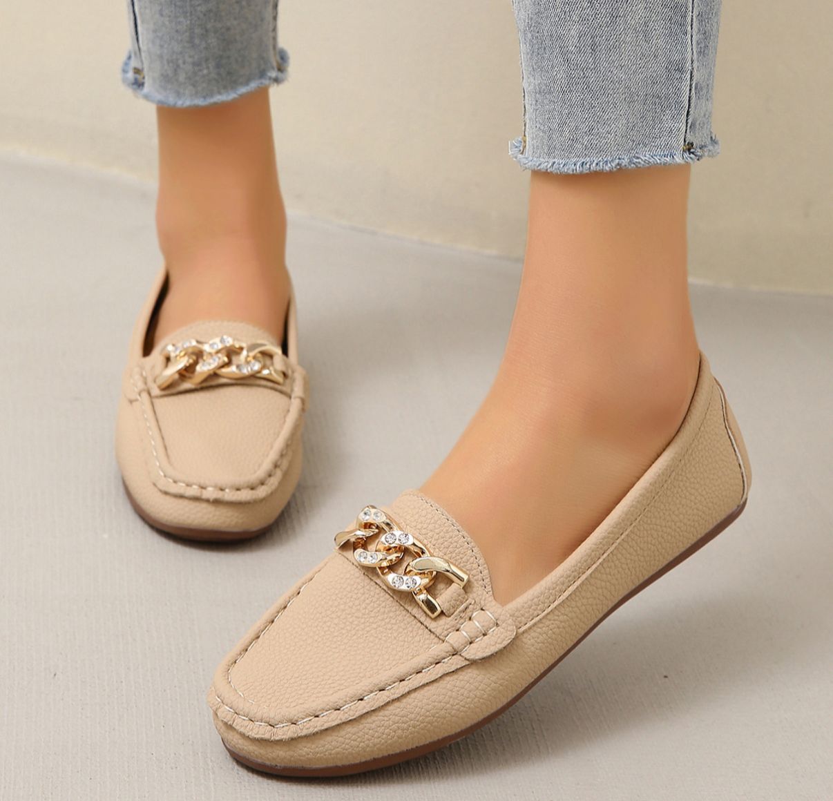 Carmela | Loafers with chain detail